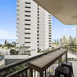 Surfers Paradise Ocean View Apartment