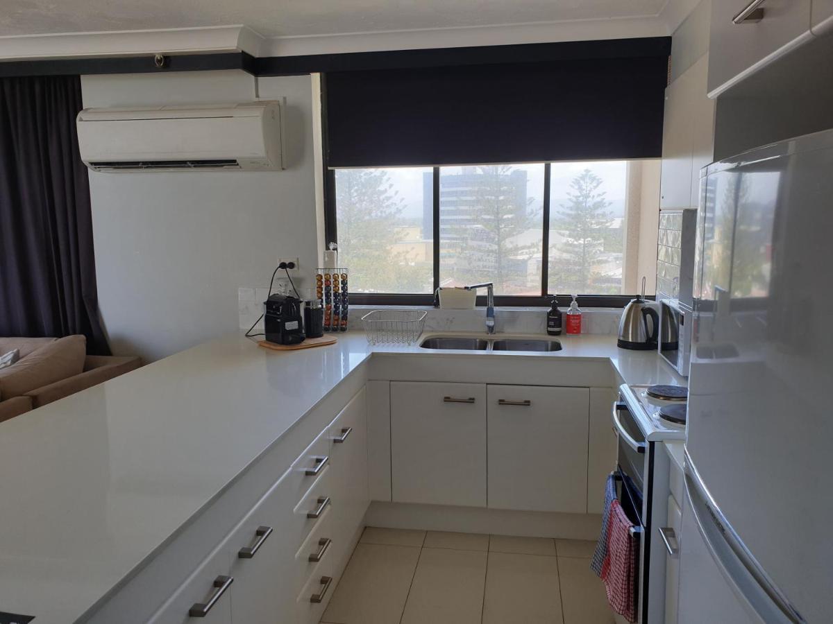 Surfers Paradise Ocean View Apartment Gold Coast