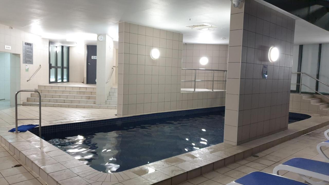 Surfers Paradise Ocean View Apartment