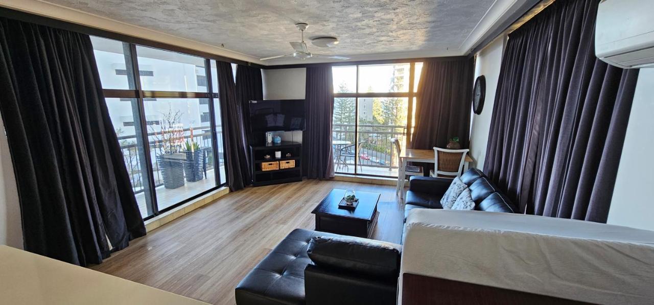 Surfers Paradise Ocean View Apartment